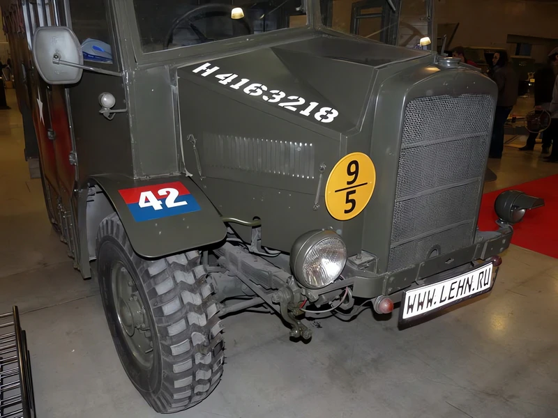 Morris-Komerční C8