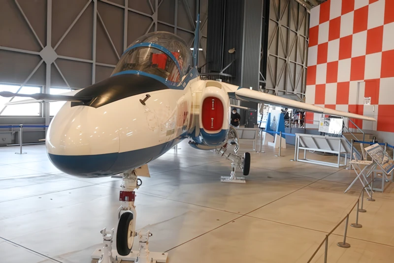 Kawasaki T-4
